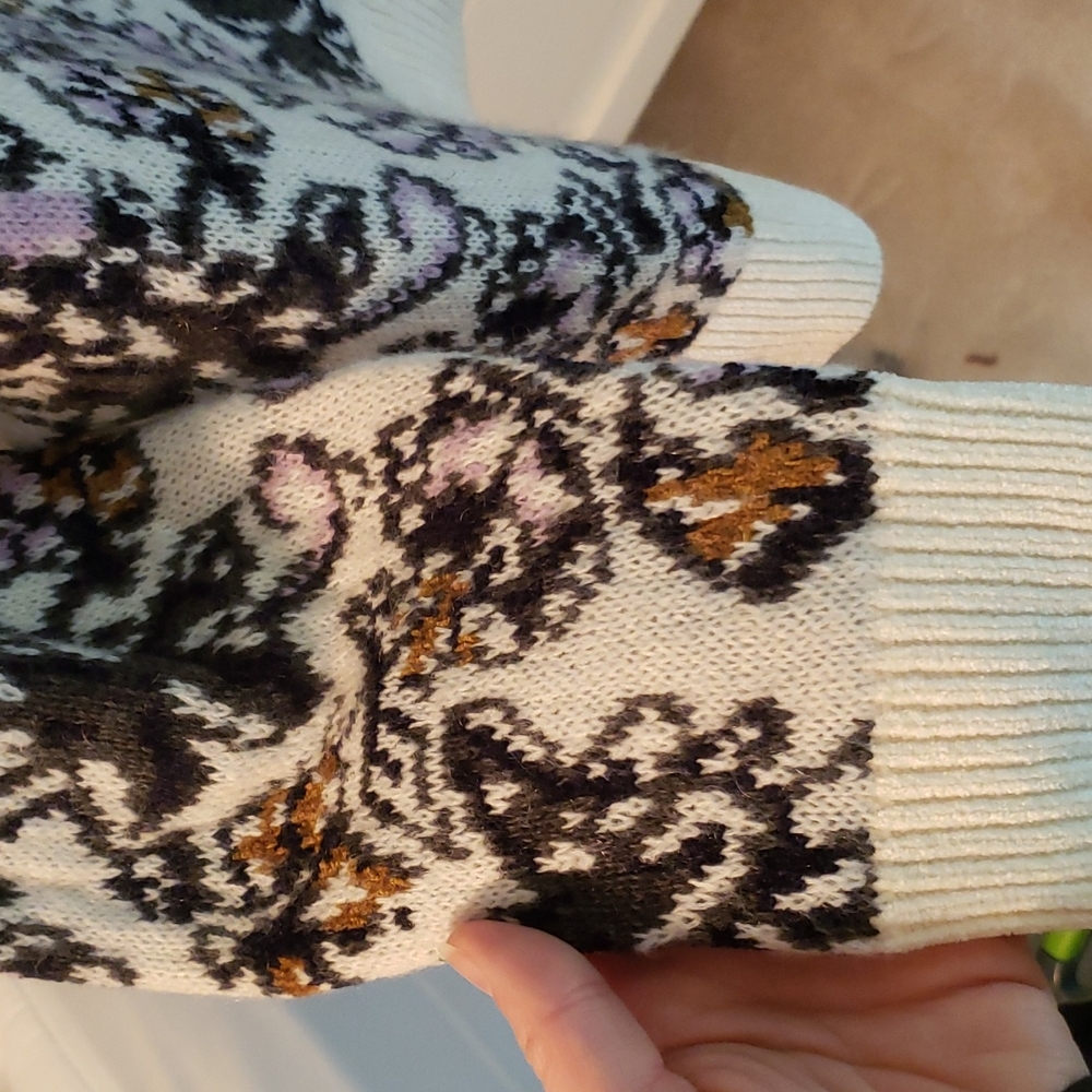 Sweater - Picture 2 of 3